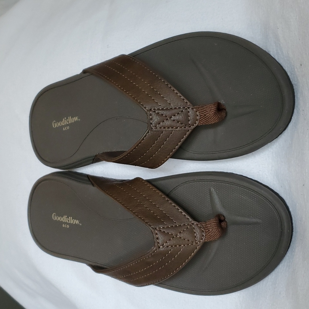 GOODFELLOW SIZE SMALL (7/8) men's Flip/flops